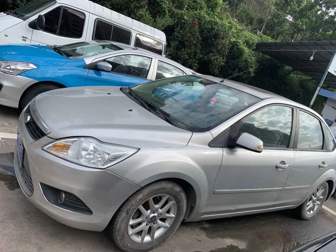 公開(kāi)拍賣(mài)福克斯、上海別克牌機(jī)動(dòng)車(chē)